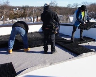 Monolithic Platform for solar green roofs